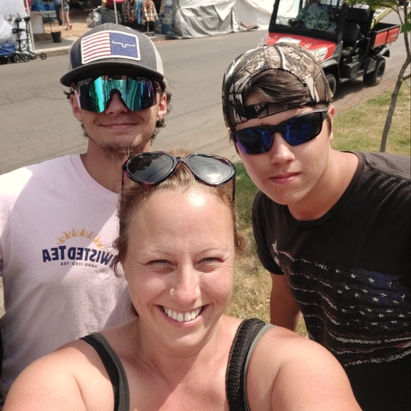 Meet your Posher, Sari - Picture 4 of 4